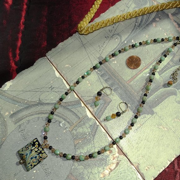 Handcrafted artisanal earring & necklace set with black square focal bead - Picture 1 of 6